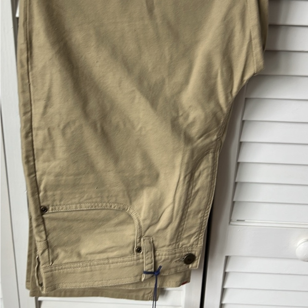 Men’s Onward Reaerve Khaki. NWT 34x30 smoke free